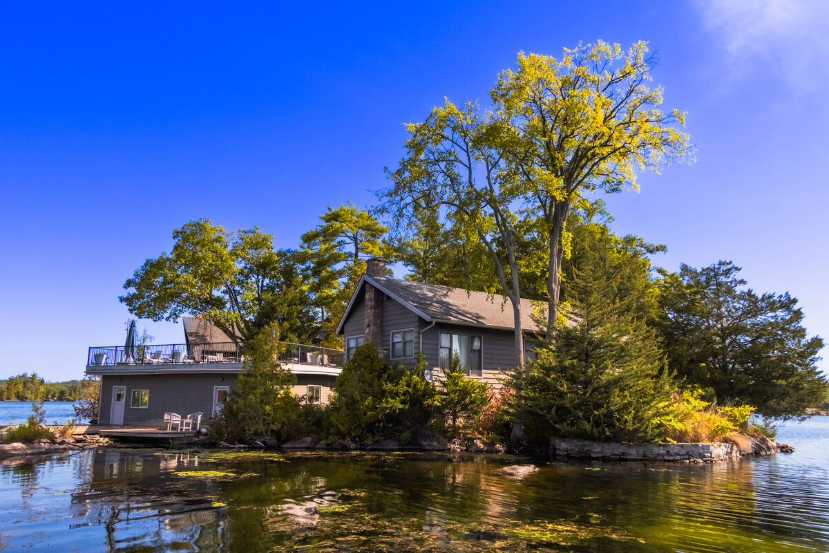 A custom lakeside space shaped by early planning conversations